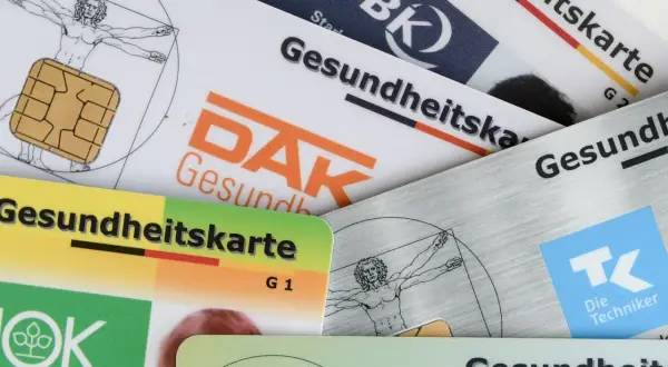 Gesundheitskarten verschiedener Kassen wie DAK, TK, SBK, IKK. Vielleicht gibt es ein ikk innovationskasse bonusprogramm 500 euro.