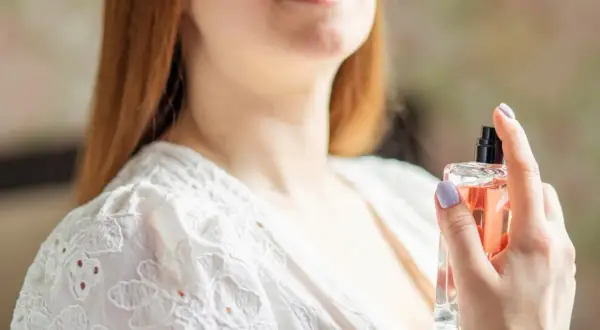 Perfumy a woda perfumowana: Różnice, trwałość i jak wybrać?