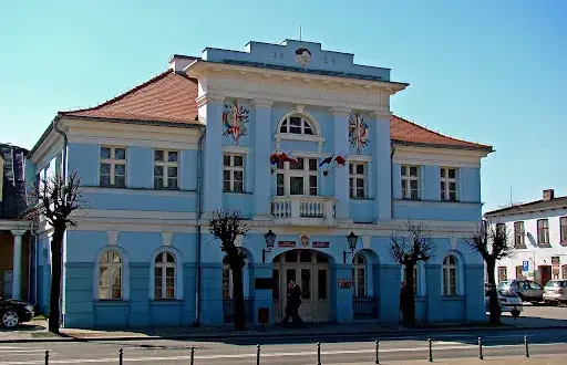 Zimowy weekend w powiecie zgierskim: 5 magicznych miejsc na spacer, które warto odwiedzić w styczniu