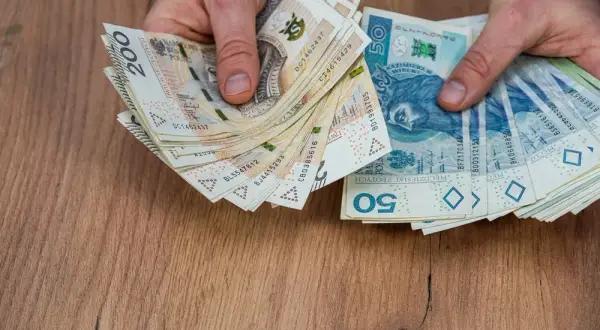 Kto bierze chwilówki i dlaczego warto znać te grupy osób?