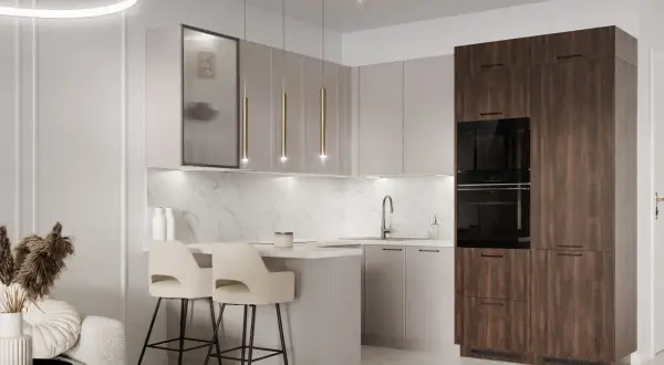 Elegancka kuchnia modern classic z wyspą, dwoma hokerami i wysoką zabudową z piekarnikami.