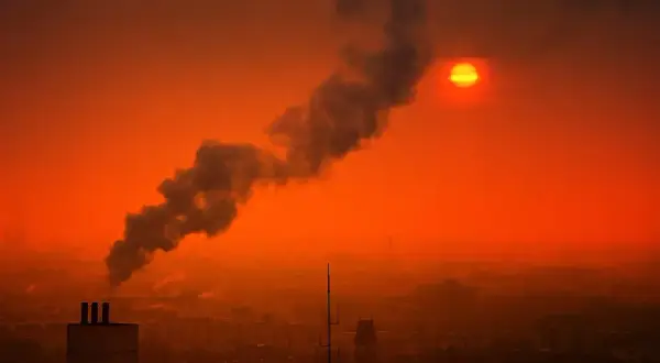 Co to smog i jak powstaje? Zrozum skutki i unikaj zagrożeń