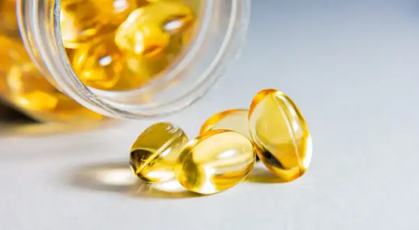 Żółte kapsułki omega 3 na co? Na zdrowie serca, mózgu i stawów. Wygodne suplementy diety.