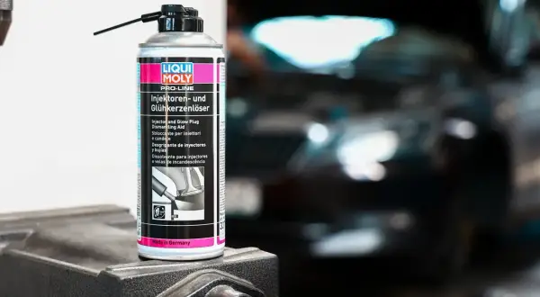 Preparat do czyszczenia wtryskiwaczy Liqui Moly ułatwia demontaż zapieczonych elementów.
