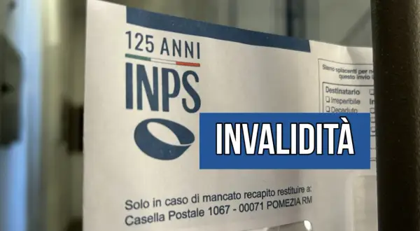 Busta INPS con la scritta "INVALIDITÀ". Potrebbe riguardare una pratica per piede cavo e invalidità.