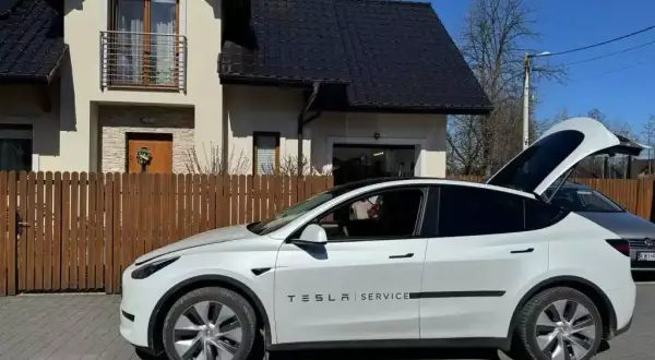 Tesla Model 3: Ile KM ma każda wersja? Poznaj moc i osiągi