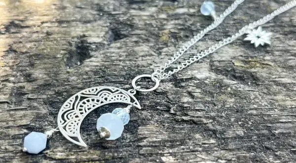 Wisiorek czakry: jak wybrać idealny amulet dla równowagi emocjonalnej