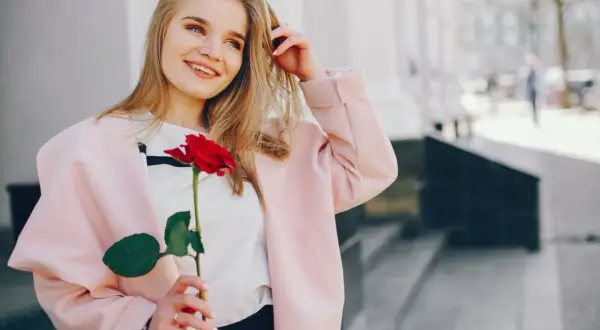 Jak ubrać się na randkę? Stylizacje, które zrobią wrażenie