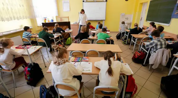 Uczeń nieklasyfikowany: Promocja? Poznaj zasady i swoje szanse!