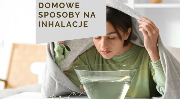 Kobieta wykonuje domowe inhalacje nad miską z gorącą wodą, okryta kocem.