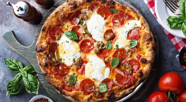 Jaka mąka do pizzy? Wybierz idealną mąkę dla doskonałego ciasta