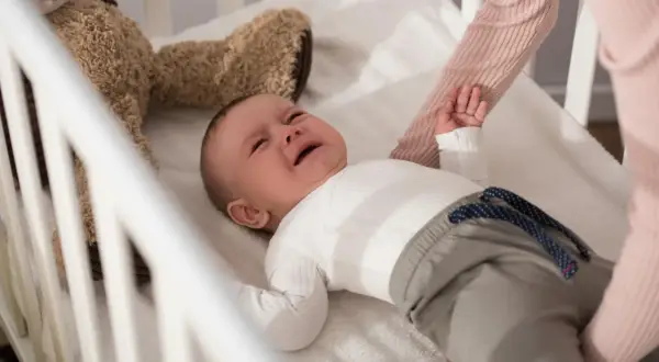 3 skok rozwojowy: czy Twój maluch marudzi? Objawy i porady