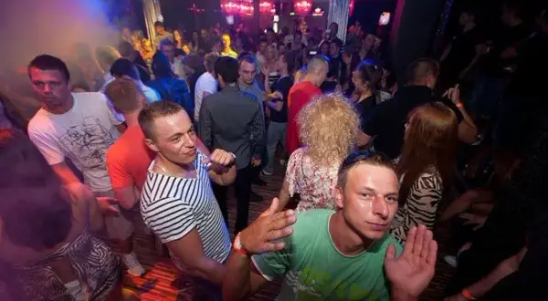 Mielno kluby kiedy otwarte - sprawdź godziny i uniknij rozczarowania