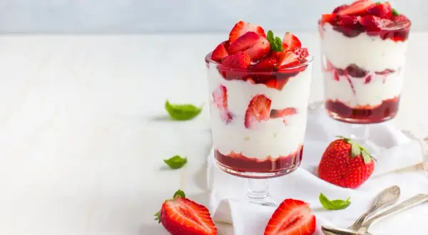 Desserts aux fruits rouges : 30+ recettes faciles et légères pour se régaler