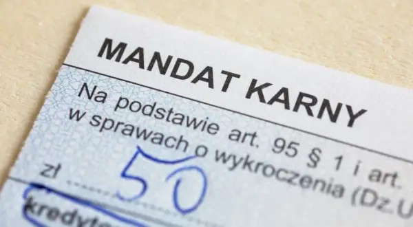 Fragment mandatu karnego z kwotą 50 zł.