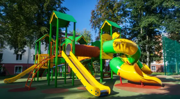Ile kosztuje wewnętrzny plac zabaw? Poznaj ukryte wydatki i ceny
