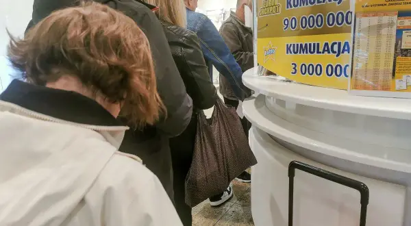 Kolejka do punktu Lotto. Czy loterie kryptowalutowe legalność losowań opartych o technologię blockchain kiedyś zastąpią tradycyjne gry?