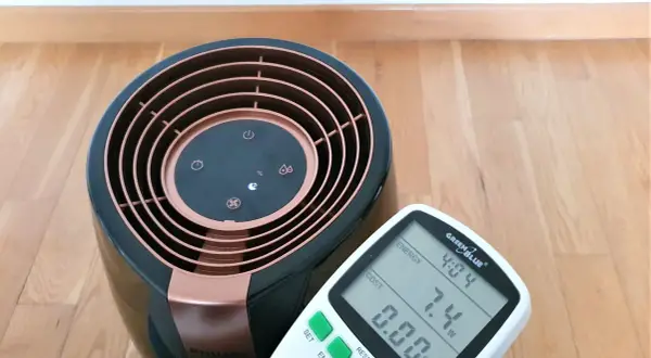 Osuszacz powietrza Philips zużywa 7.4W. Sprawdź, ile prądu zużywa osuszacz powietrza w Twoim domu.