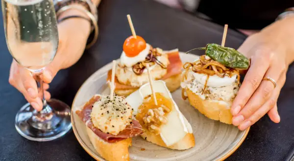 Encuentra las mejores tapas cerca de ti: Secretos para tapear como un experto