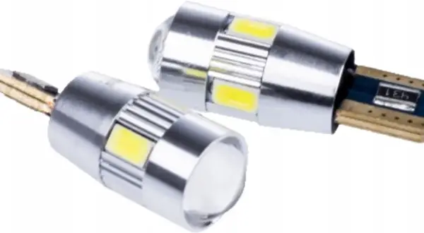 Dwie nowoczesne żarówki LED do przodu Audi A6 C6.
