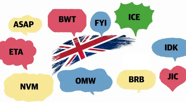 Bocadillos con siglas comunes en inglés como ASAP, ETA, BWT, FYI, ICE, IDK, OMW, BRB, NVM y JIC, sobre una bandera del Reino Unido.