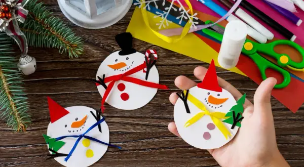 Ręcznie robione ozdoby świąteczne z dzieckiem: proste pomysły DIY