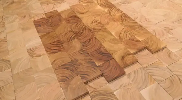 Patrón de suelo de madera cerezo con vetas circulares, algunas piezas más oscuras que otras, creando un efecto de degradado.