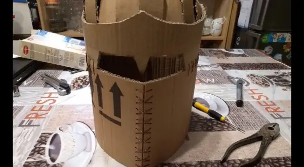 Jak zrobić strój Aresa dla dziecka? DIY z kartonu krok po kroku!