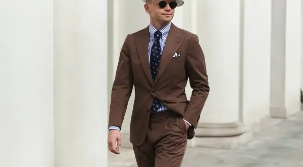 Jaki krawat do brązowych butów? 5 porad dla eleganckiego mężczyzny