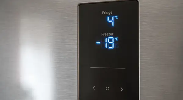 Jaka jest optymalna temperatura w lodówce? Klucz do świeżości i oszczędności
