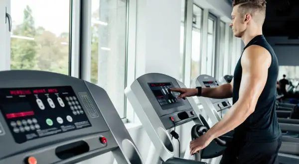 Cardio na masie: Nie pal mięśni! Jak łączyć siłowy z aerobami?