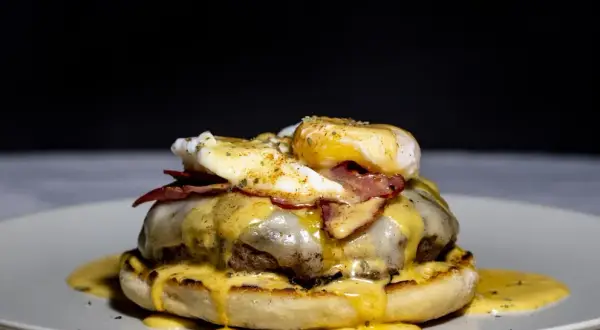 Jaki sos do hamburgera? Odkryj przepisy na pyszne sosy!