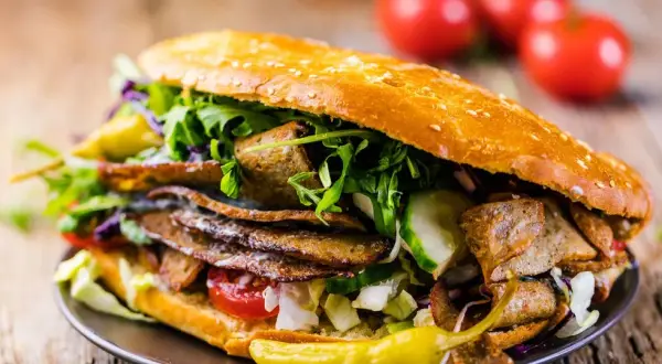 Pizza czy kebab: Co jest zdrowsze i mniej kaloryczne?