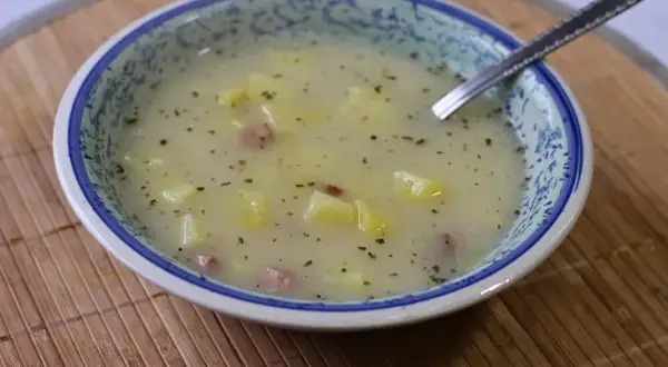 Jaką zupę na wędzonce przygotować, by zachwycić smakiem?