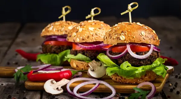 Jaka sałata do burgera? Ranking i sekrety idealnej chrupkości!