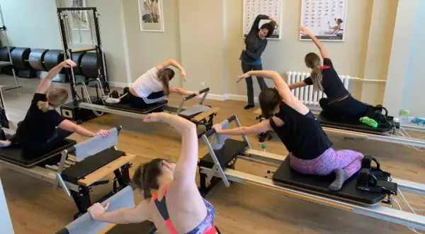 Pilates: Zasady, Korzyści i Jak Zacząć Kompletny Przewodnik