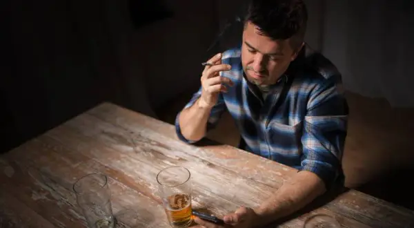 Co czuje alkoholik po rozstaniu? Emocje, które mogą zaskoczyć