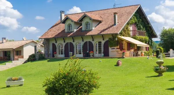 Casa con giardino curato, ideale per la vendita immobile ereditato prima dei 5 anni.