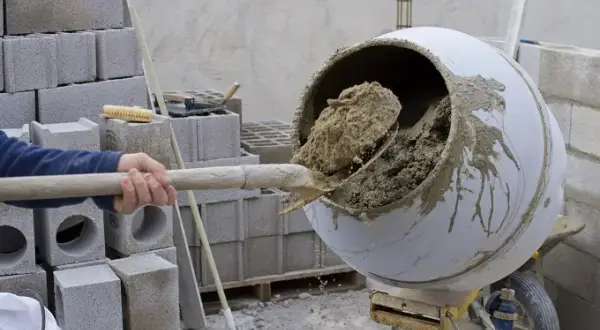 Cement czy gotowa zaprawa – co wybrać, by uniknąć kosztów?