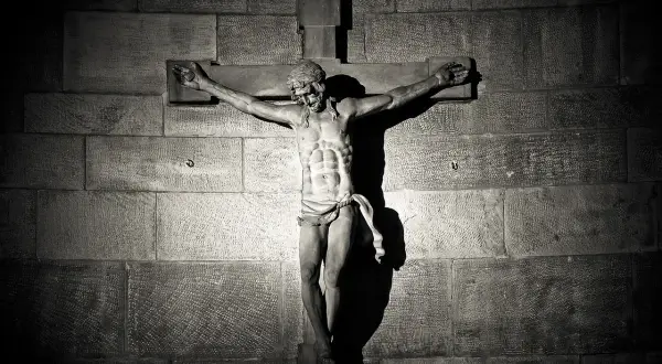 Czy wiara pomaga w znoszeniu cierpienia i daje nadzieję w bólu?