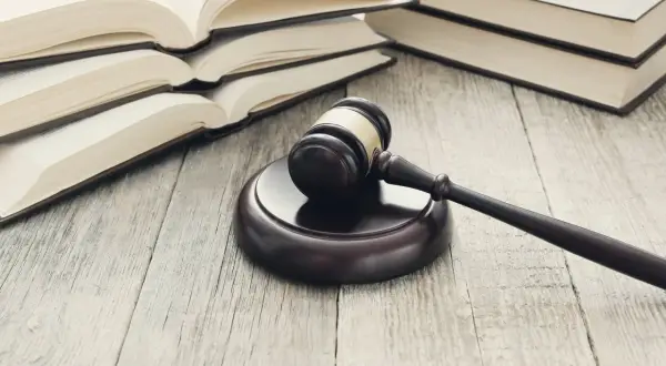 Sąd podwyższy alimenty w apelacji? Warunki i zakaz reformationis in peius
