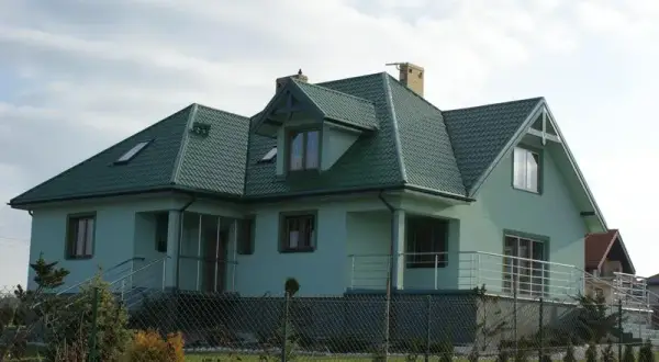 Jak wybrać idealny kolor elewacji do zielonego dachu, aby uniknąć błędów?