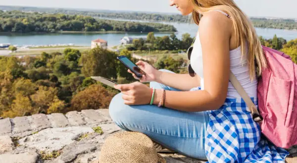 Messenger za granicą: Ukryty koszt, który cię zaskoczy? Prawda o opłatach
