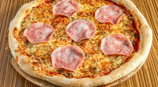 Ile osób najedzie się pizzą 40 cm? Sprawdź, zanim zamówisz!
