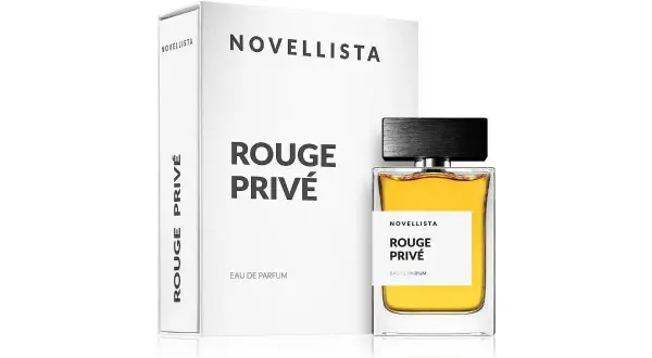 Elegancki flakon perfum Rouge Privé od Novellista, obok swojego pudełka. Zapach dla każdej kobiety, która chce poczuć się jak bohaterka powieści.