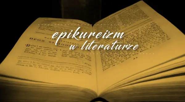 Otwarta, pożółkła księga z greckim tekstem. Na jej stronach widnieje napis "epikureizm w literaturze", sugerujący poszukiwanie odpowiedzi na pytanie, co to epikureizm.