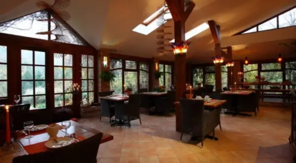 Gdzie zjeść w Rewalu? Najlepsze restauracje z pysznym jedzeniem