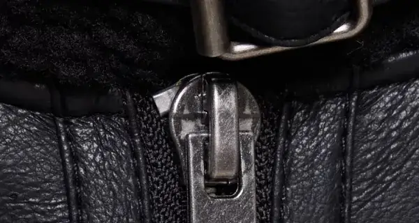 Jak prasować skórzaną spódnicę? Bezpieczne metody na gładki materiał