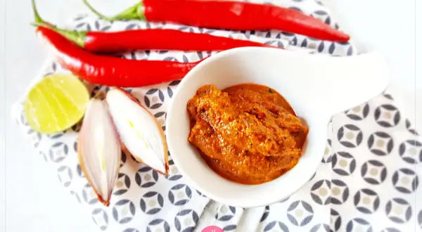 Czerwona pasta curry: 10 pomysłów na szybkie dania i nie tylko!