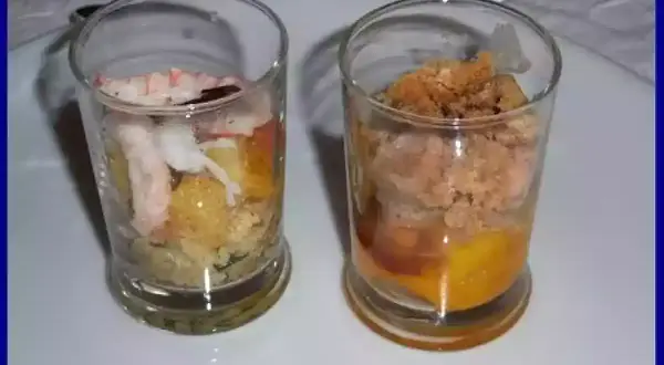 Deux verrines gourmandes : une avec des crevettes et des légumes, l'autre une verrine langouste avec une touche sucrée.